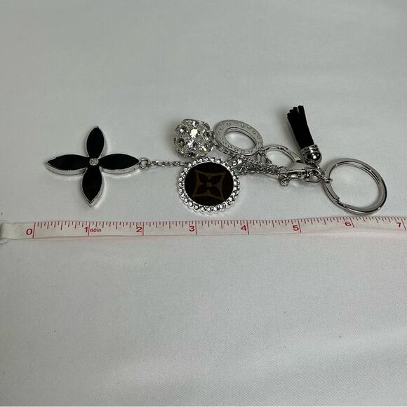 Rhinestone Fleur Clover Black and Silver Keychain Louis Vuitton - Picture 5 of 6